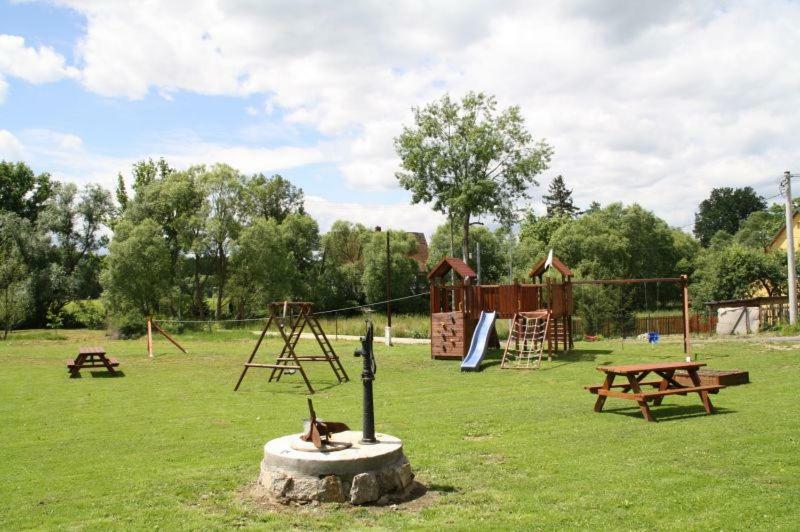 Karpnicka Struga W Dolinie Palacow I Ogrodow Jelenia Góra Exterior foto