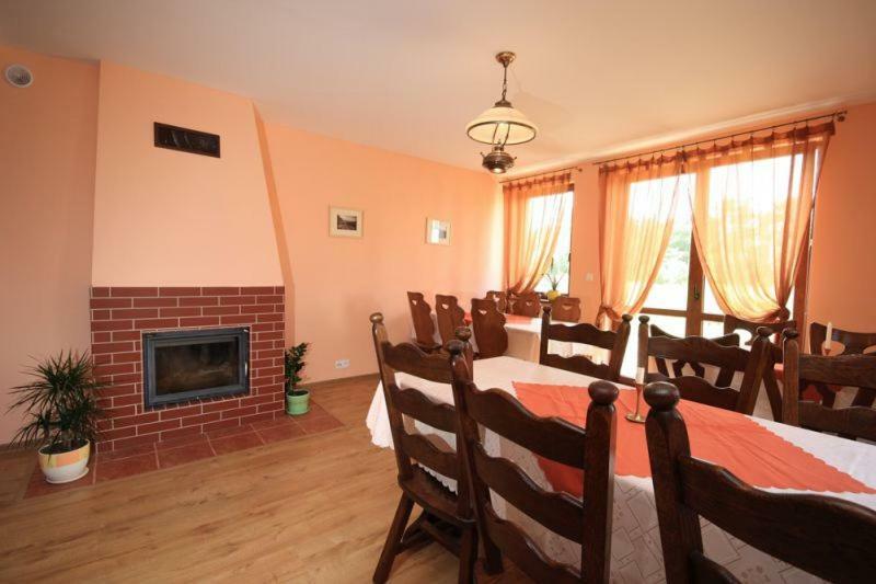 Karpnicka Struga W Dolinie Palacow I Ogrodow Jelenia Góra Exterior foto